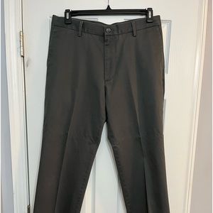 Mens Dockers straight fit khaki pants. 34x30